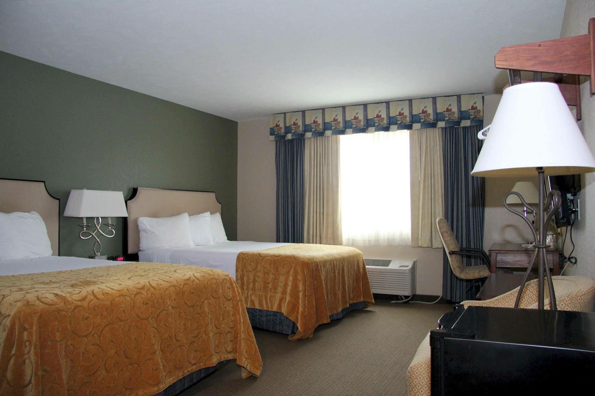 Green Acres Hotel Pittsfield Esterno foto