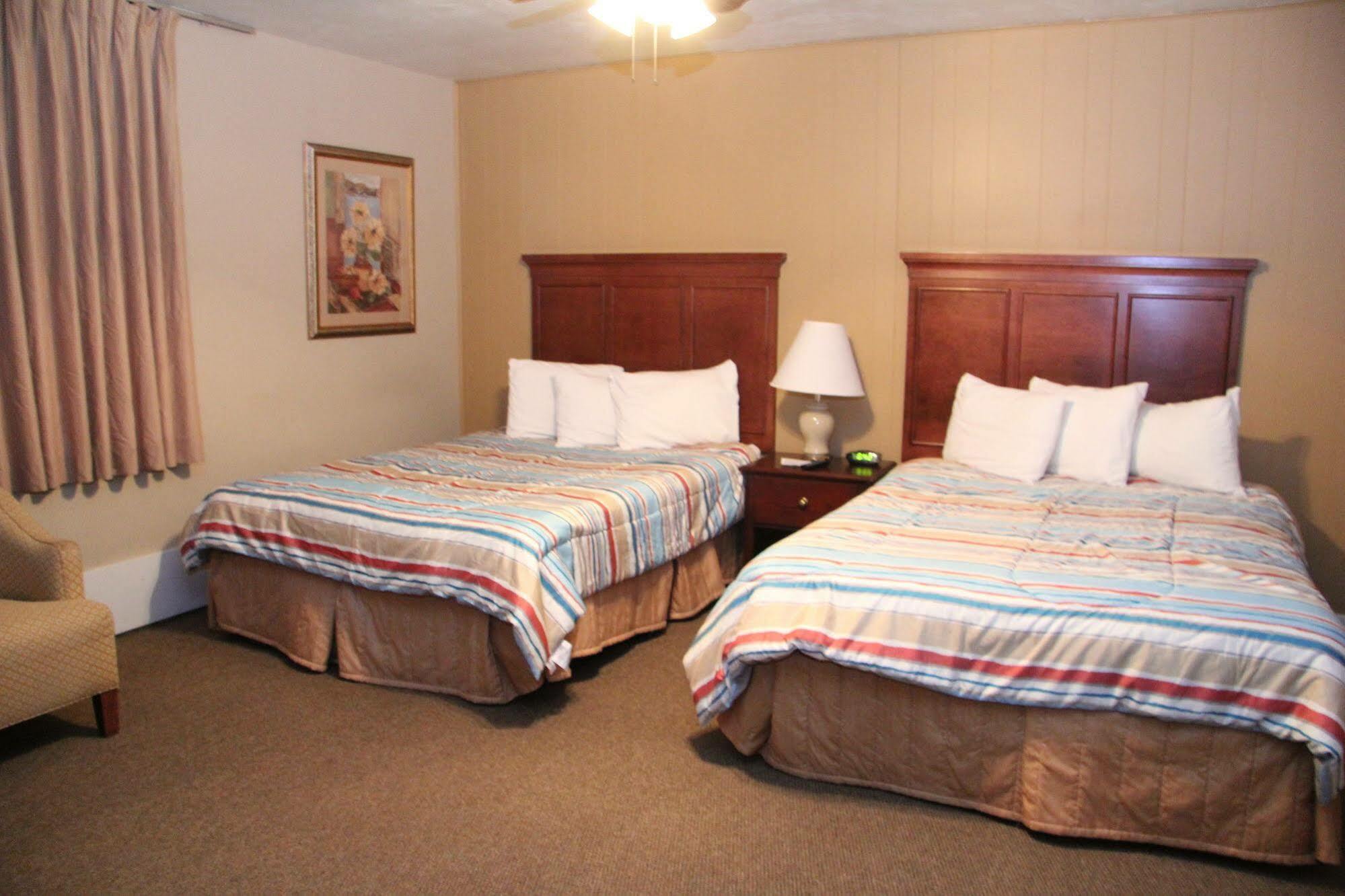 Green Acres Hotel Pittsfield Esterno foto
