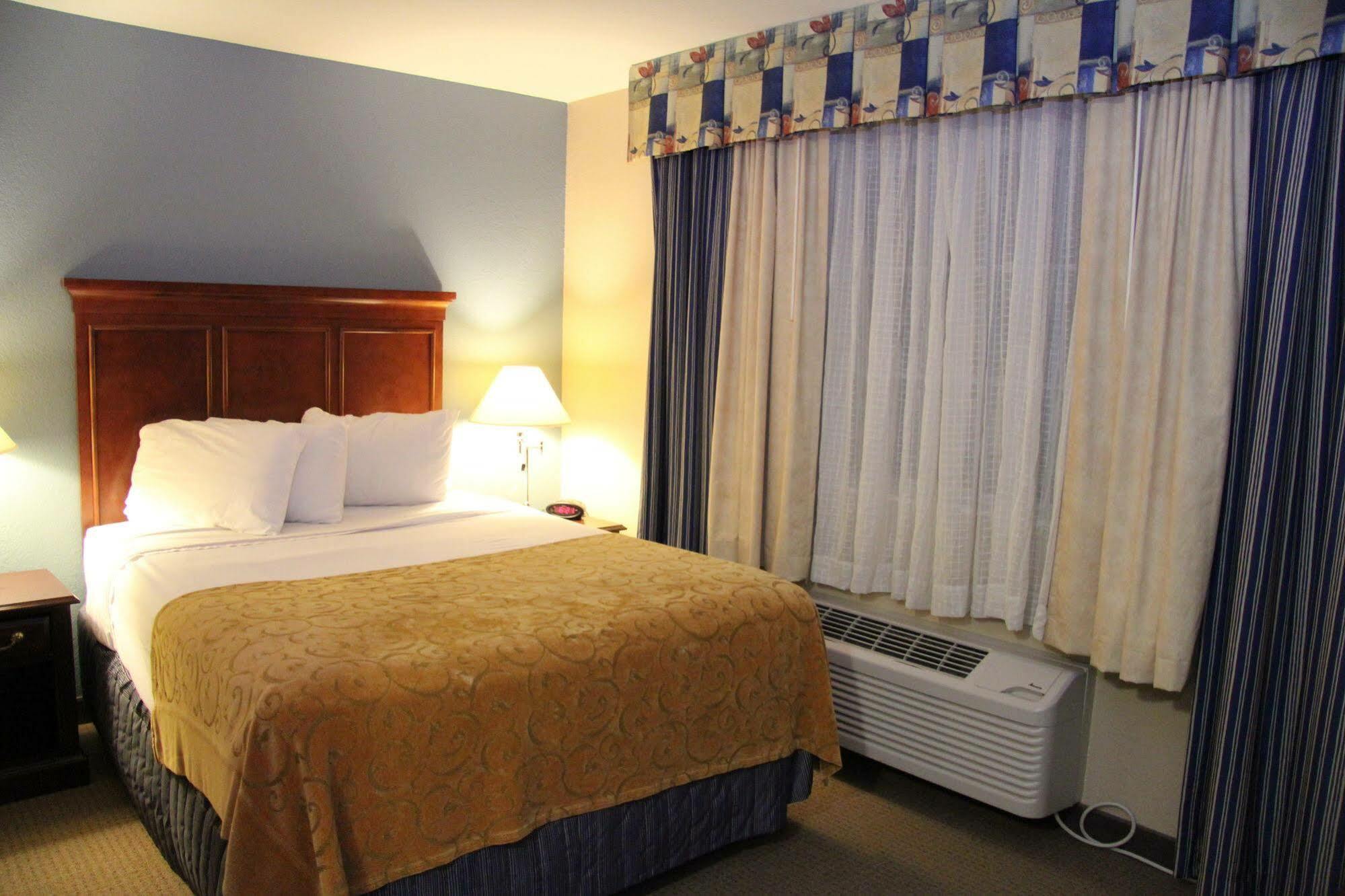 Green Acres Hotel Pittsfield Esterno foto