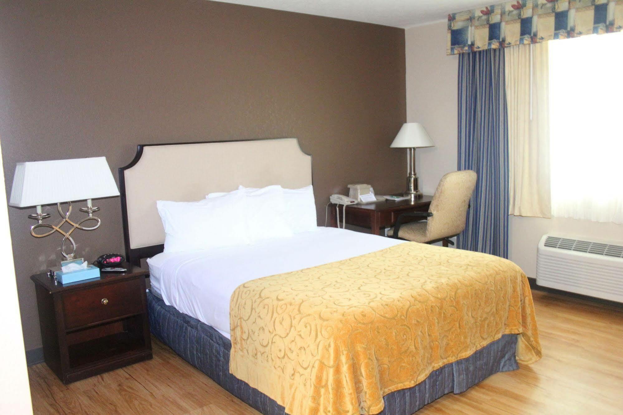Green Acres Hotel Pittsfield Esterno foto