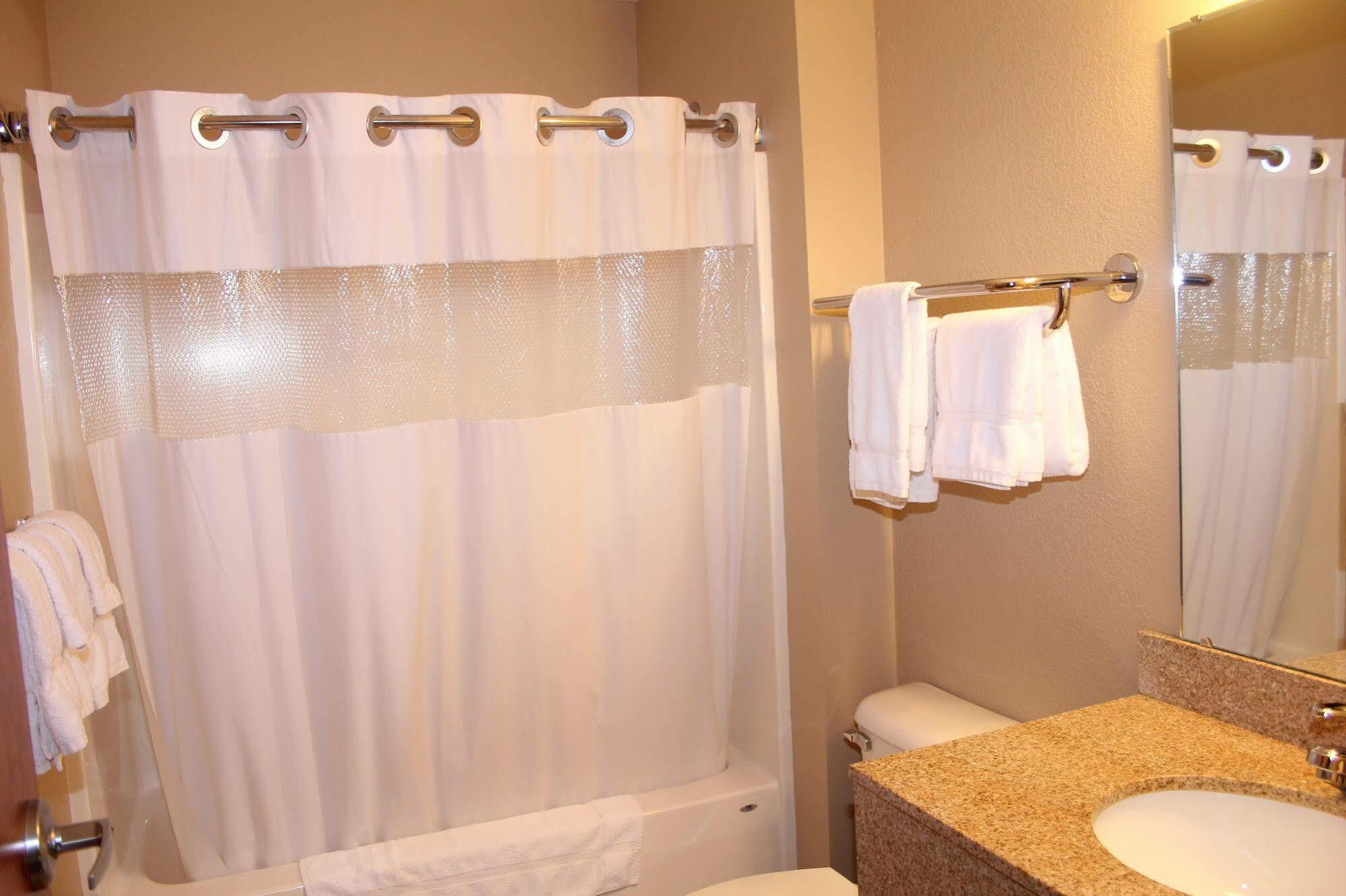 Green Acres Hotel Pittsfield Esterno foto