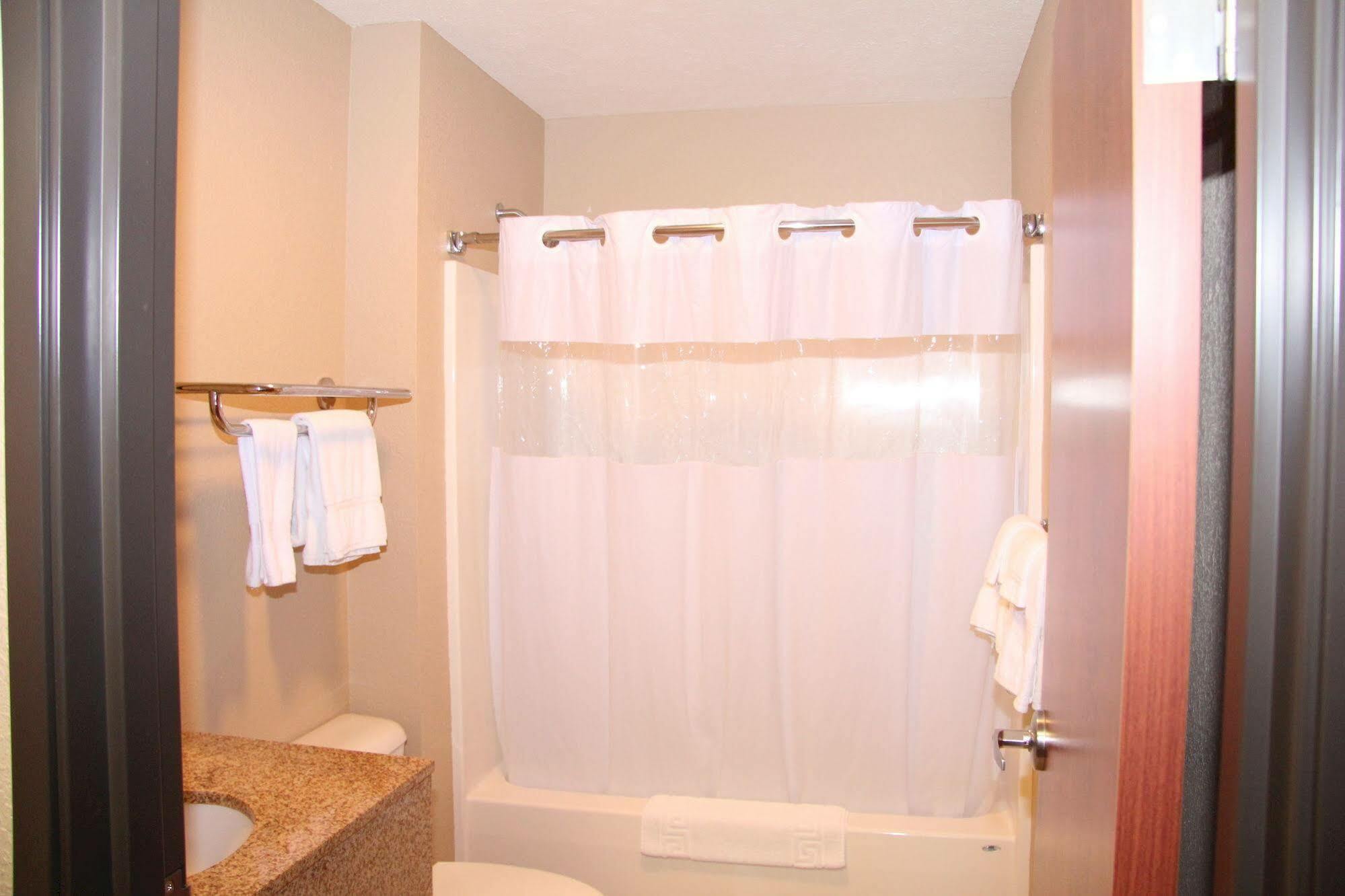 Green Acres Hotel Pittsfield Esterno foto