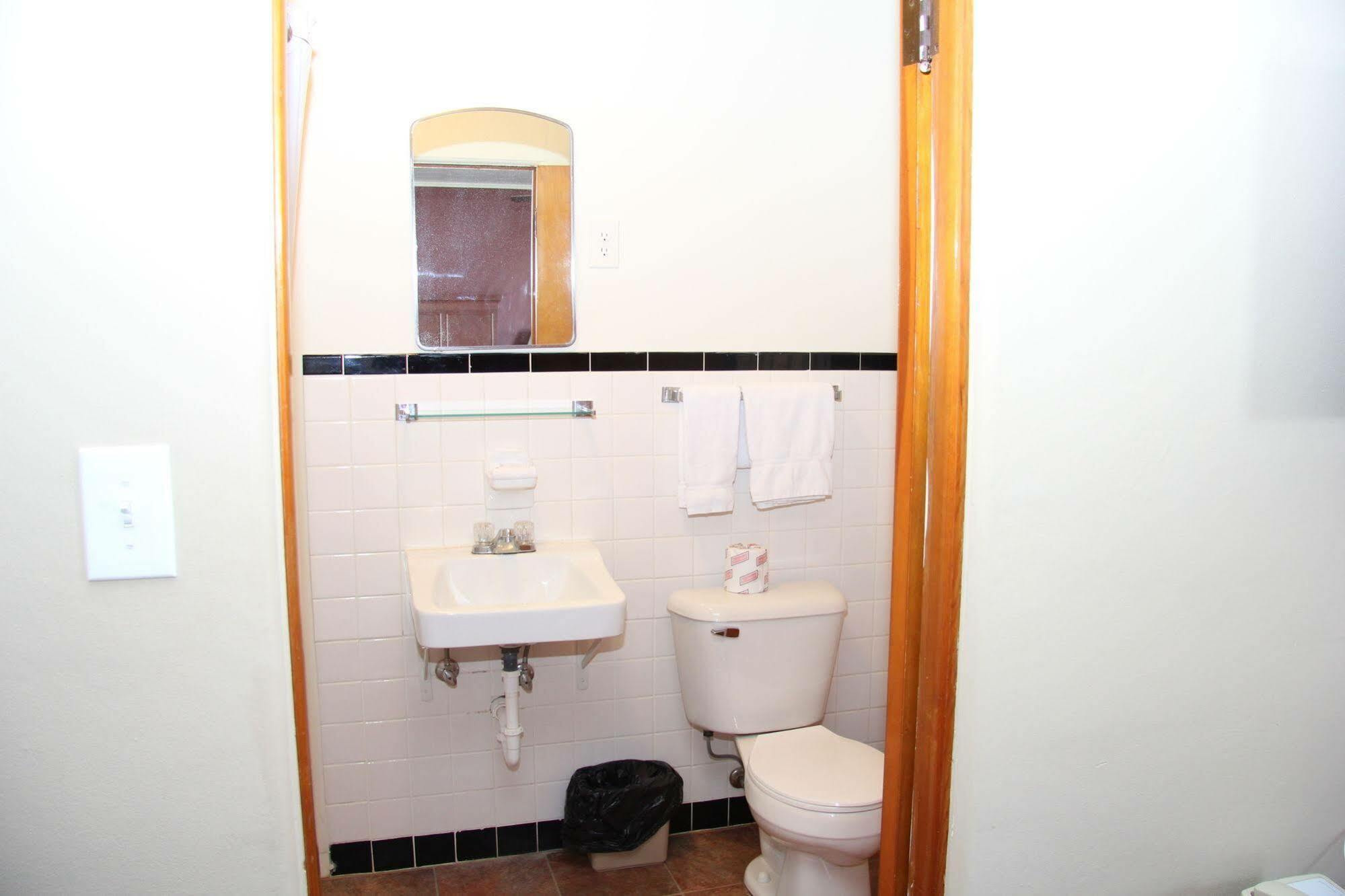 Green Acres Hotel Pittsfield Esterno foto