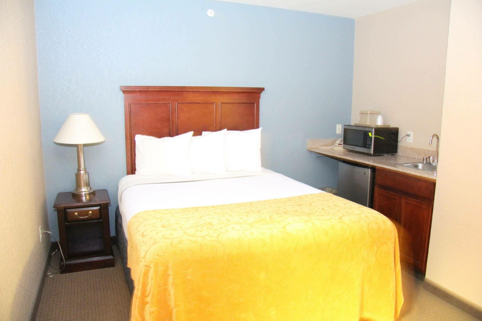 Green Acres Hotel Pittsfield Esterno foto